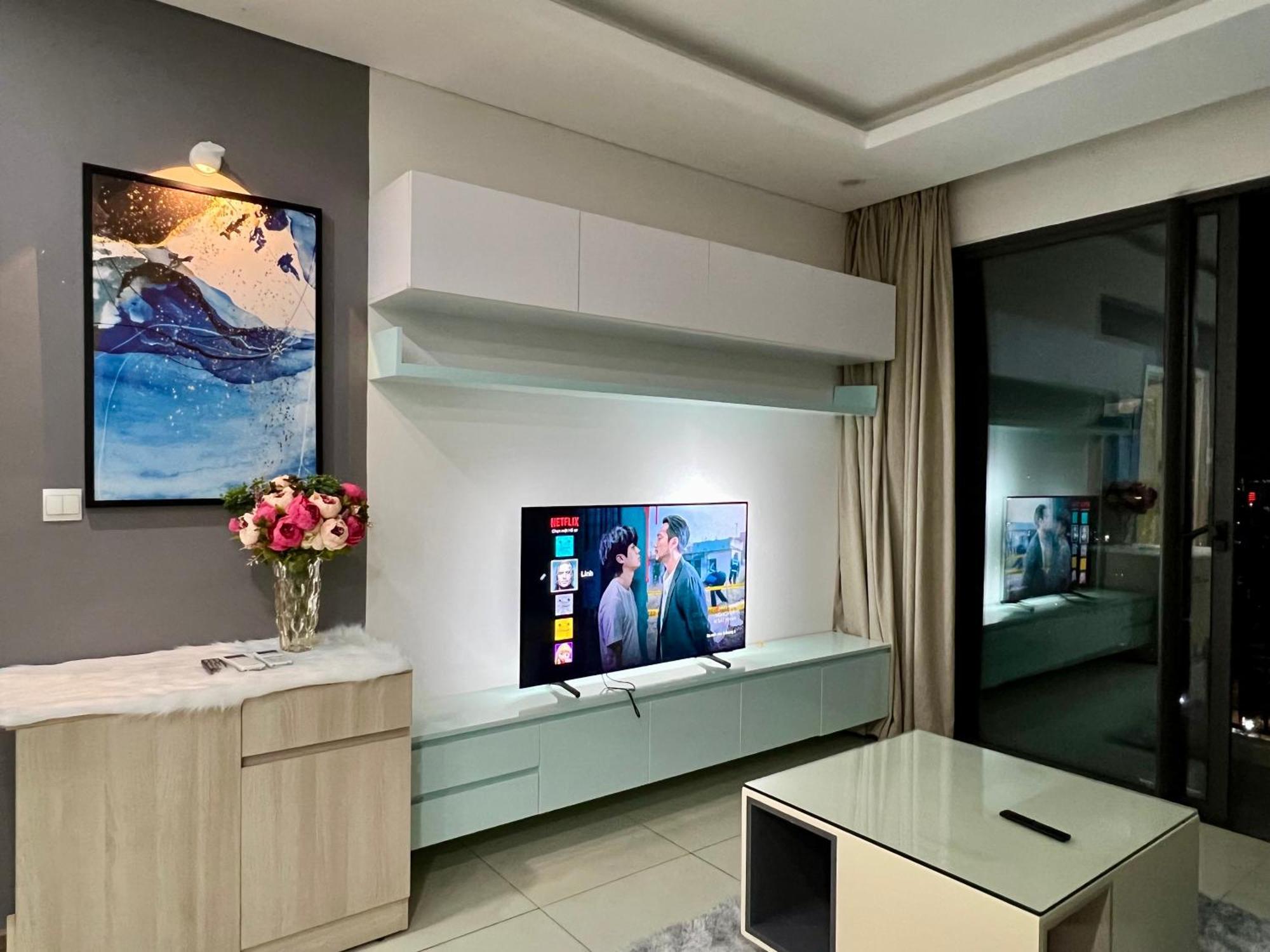 Khách sạn hẻo lánh Uphoenix Home- Hado Centrosa Garden TP. Hồ Chí Minh