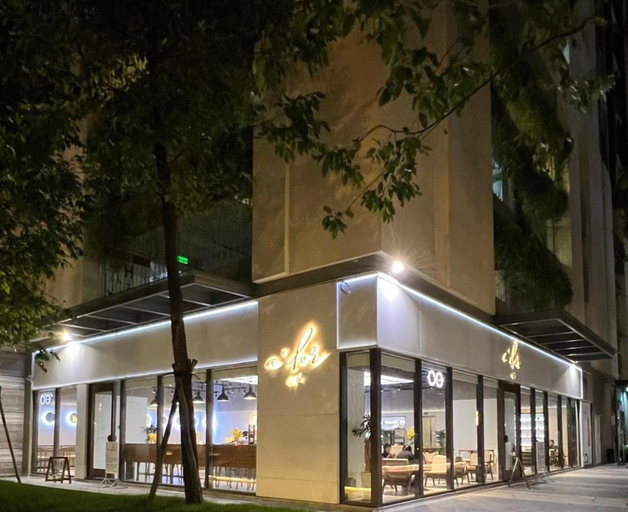 Khách sạn hẻo lánh Uphoenix Home- Hado Centrosa Garden TP. Hồ Chí Minh